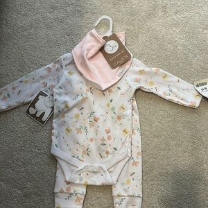 Floral multi colored 3 piece set.